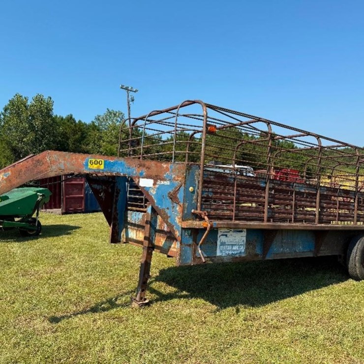 20' NECKOVER GOOSENECK STOCK TRAILER **NO TITLE**