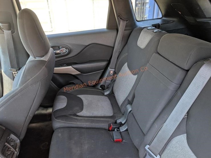 2017-jeep-cherokee-image-31