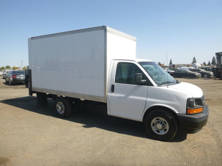 2017-chevrolet-3500-image-2