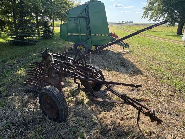 ih-3-14”-slat-bottom-trailing-plow,-clutch-lift-image-4