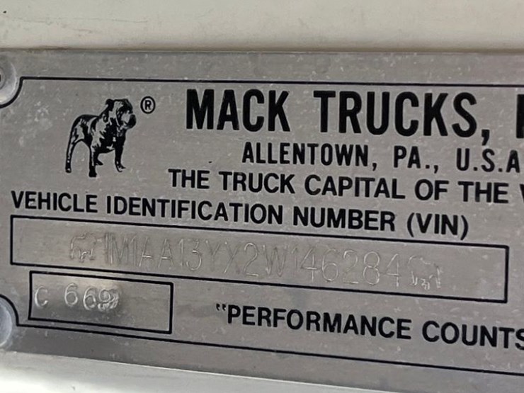 2002-mack-ch613-image-68