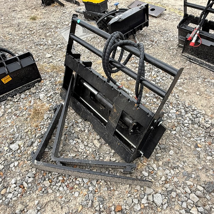 #230 • #26375 • Unused GIYI 30" Mini Skid Steer Side Shift Fork XCYHC2507284