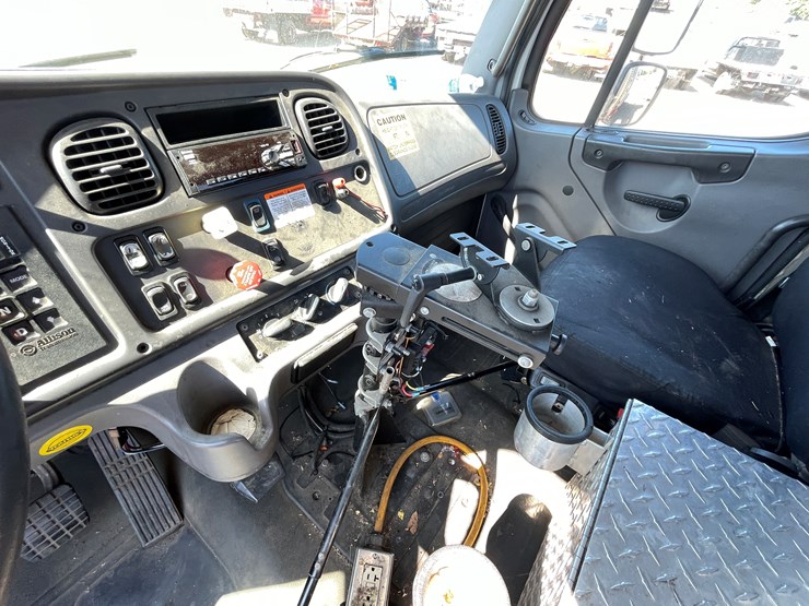 #2132-•-2013-freightliner-bucket-truck-(has-mn-title)-image-59