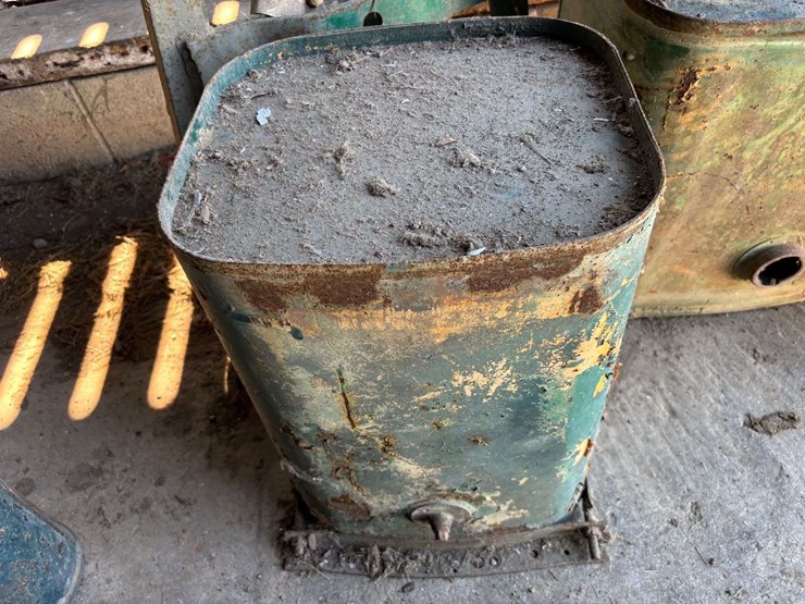 miscellaneous-oliver-tractor-parts-image-11