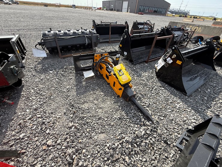 #2000-•-#26321-•-unused-giyi-skid-steer-breaker-psc6802507143-image-4