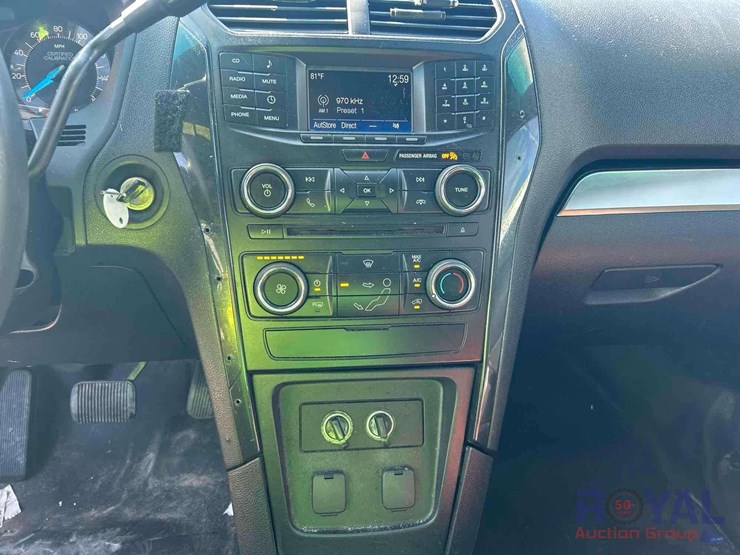 2016-ford-explorer-image-17