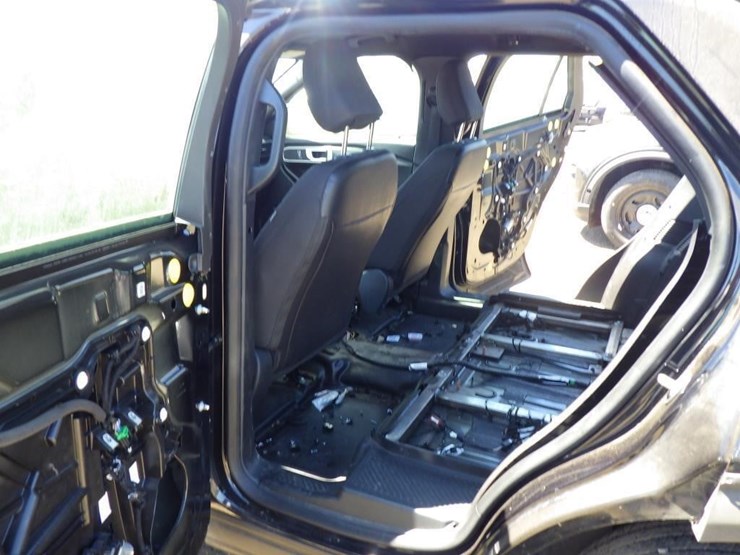 2022-ford-explorer-image-8