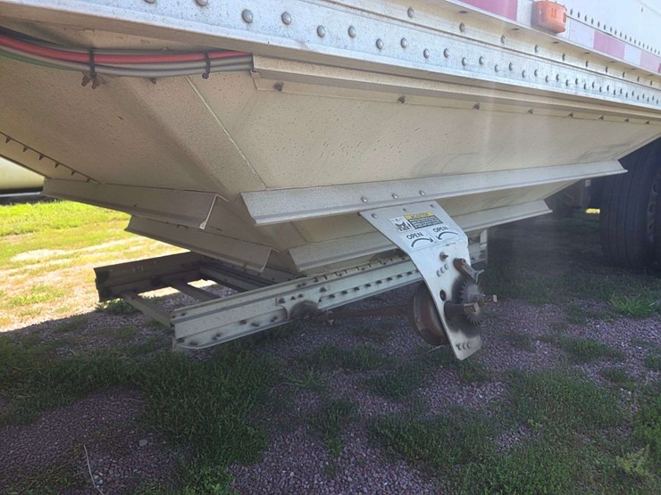 2013-wilson-50'-hopper-bottom-trailer,-84"-wide-with-102"-sides,-commodity-tubes,-ddl-triple,-electr-image-17