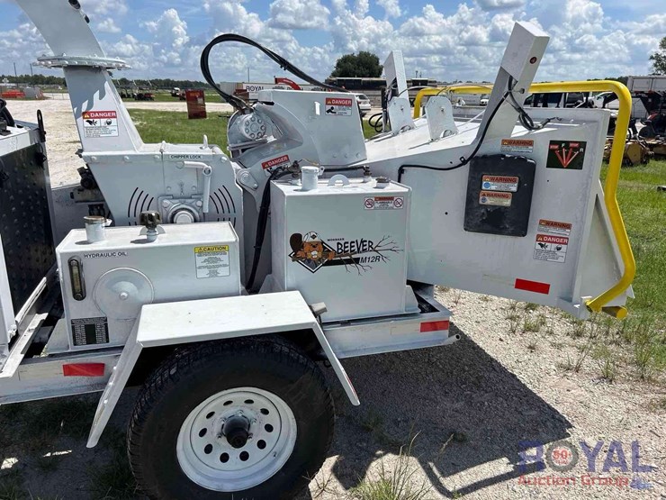2017-e-z-beever-m12r-towable-brush-chipper-image-11