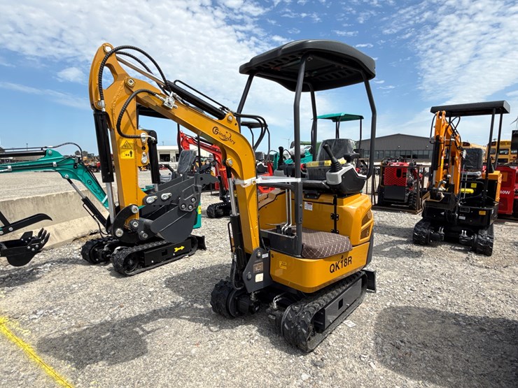 #220-•-#26488-•-unused-cfg-qk18r-mini-excavator-qk18r202507060510-image-1