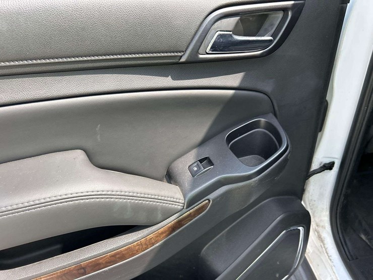 2016-chevrolet-tahoe-image-21
