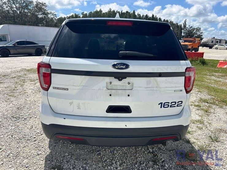 2016-ford-explorer-image-25