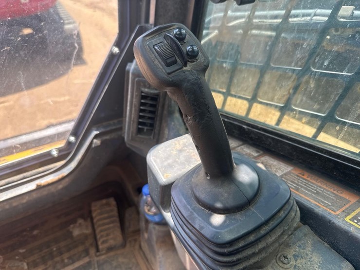 2020-deere-331g-image-29