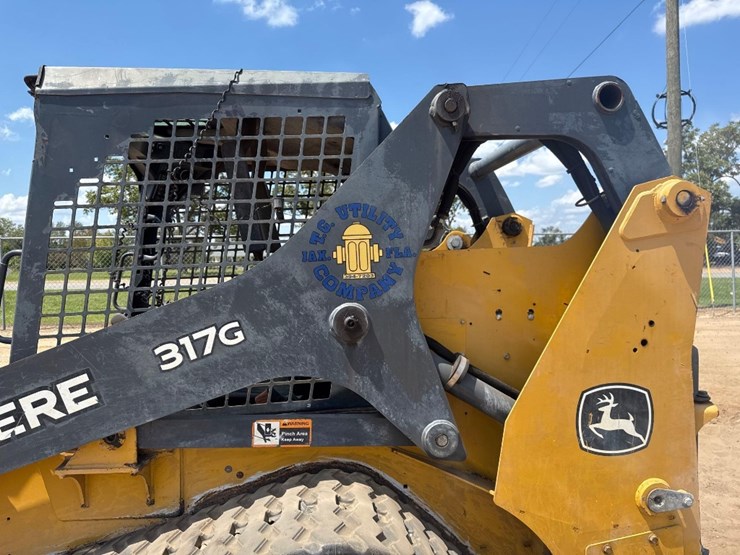 2018-deere-317g-image-22