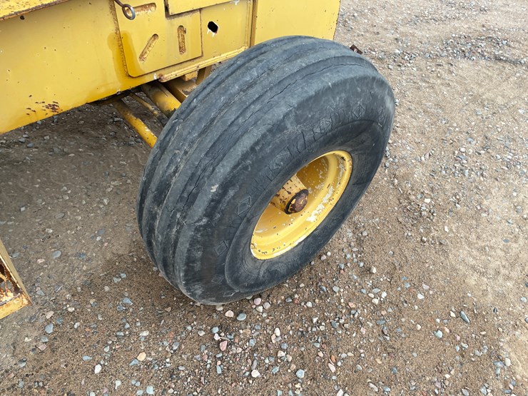 #2140-•-hull-706e-lift-truck-image-10