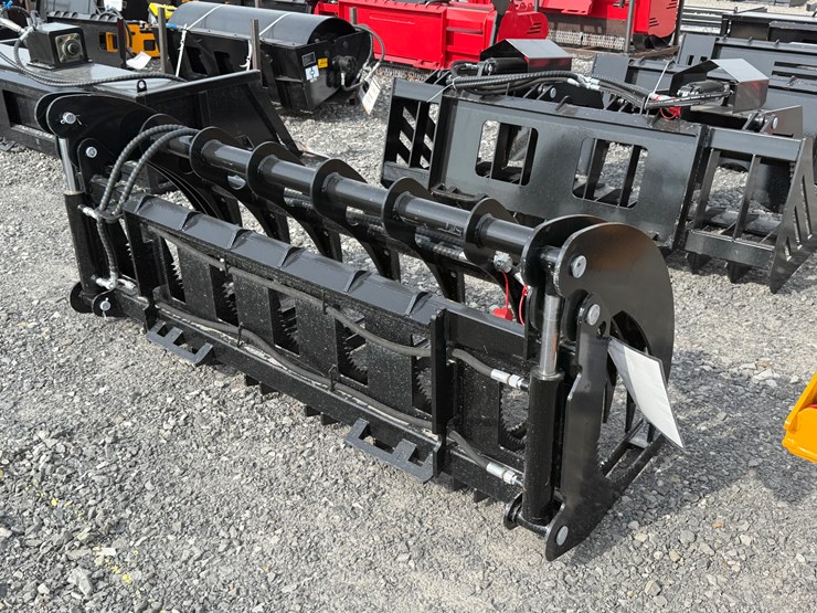 #2000-•-#26335-•-unused-giyi-72"-skid-steer-curbed-log-grabber-chxzmq722507102-image-3