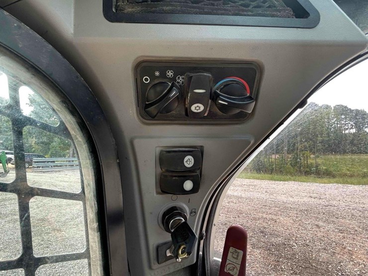 2014-caterpillar-289d-image-24