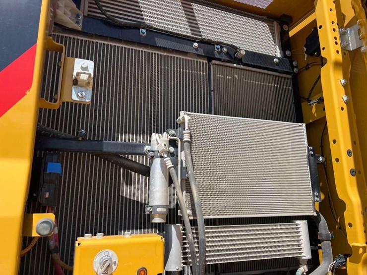 2019-caterpillar-330gc-image-25