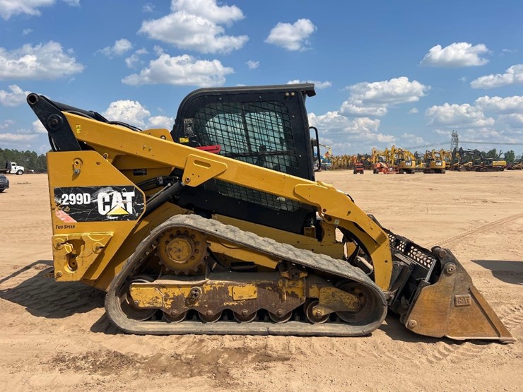 2015-caterpillar-299d-image-5
