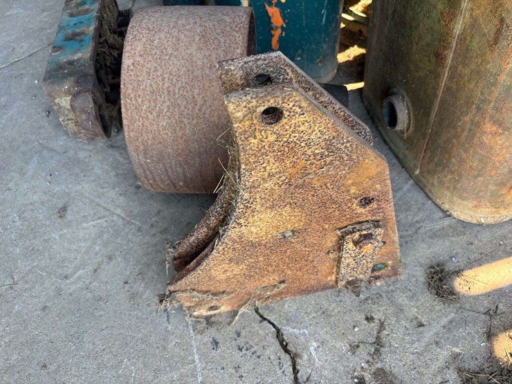 miscellaneous-oliver-tractor-parts-image-3