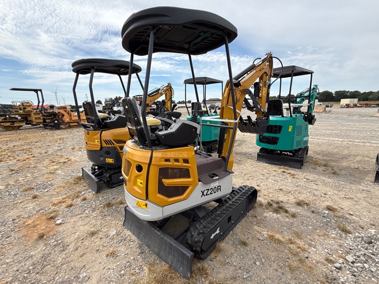 #220-•-#26490-•-unused-cfg-xz20r-mini-excavator-image-3