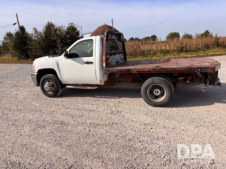 2012-chevrolet-3500-image-13