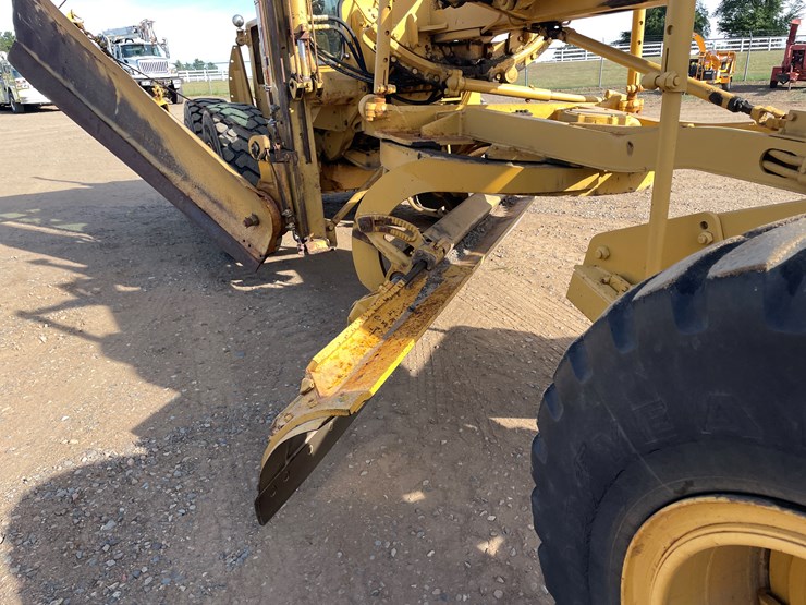#2026-•-cat-no.12-road-grader-image-7