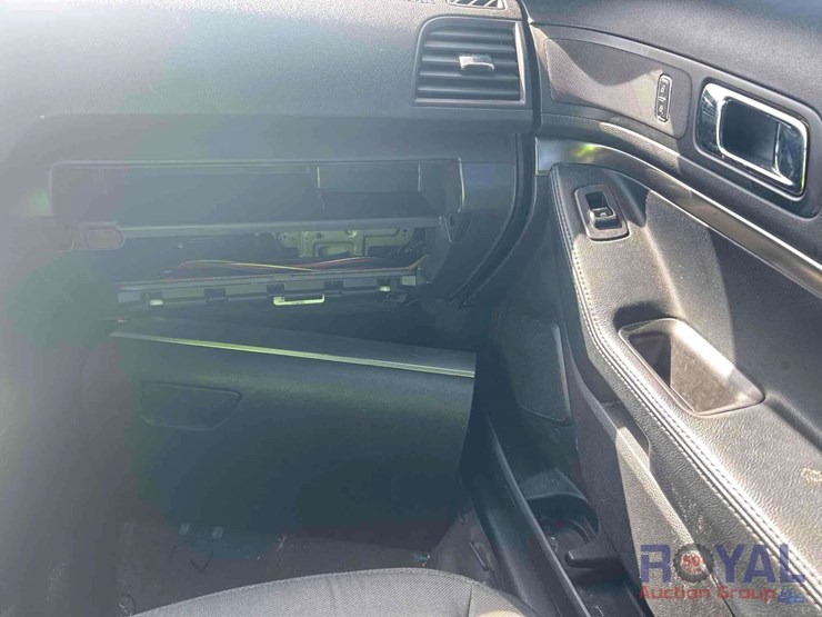2016-ford-explorer-image-17