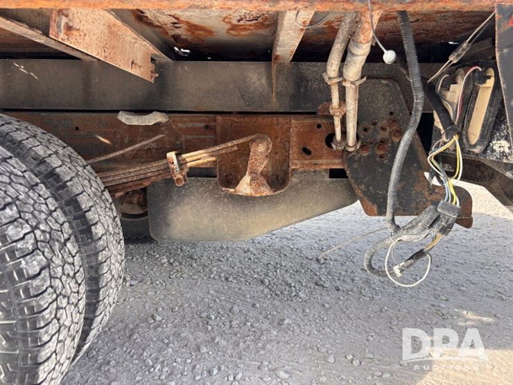 2012-chevrolet-3500-image-31