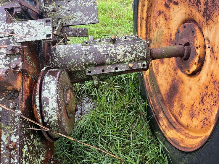 massey-harris-rear-end-image-29
