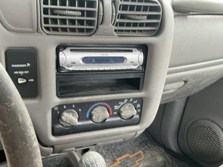 #143-•-2002-chevy-s10-truck-image-32