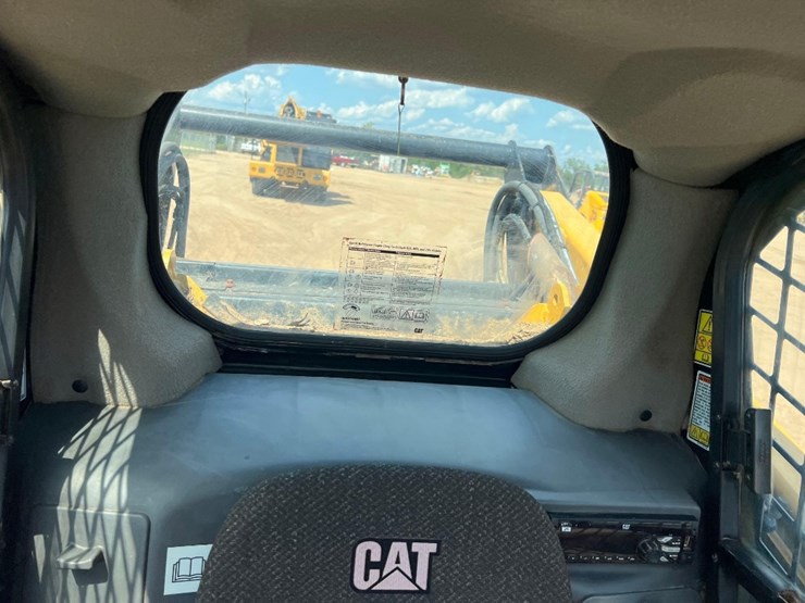 2015-caterpillar-299d-image-34