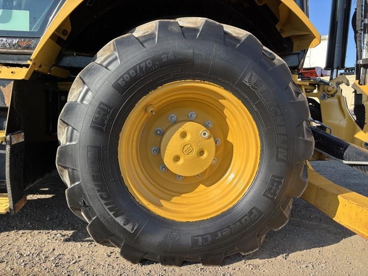 2018-caterpillar-420f2-it-image-30