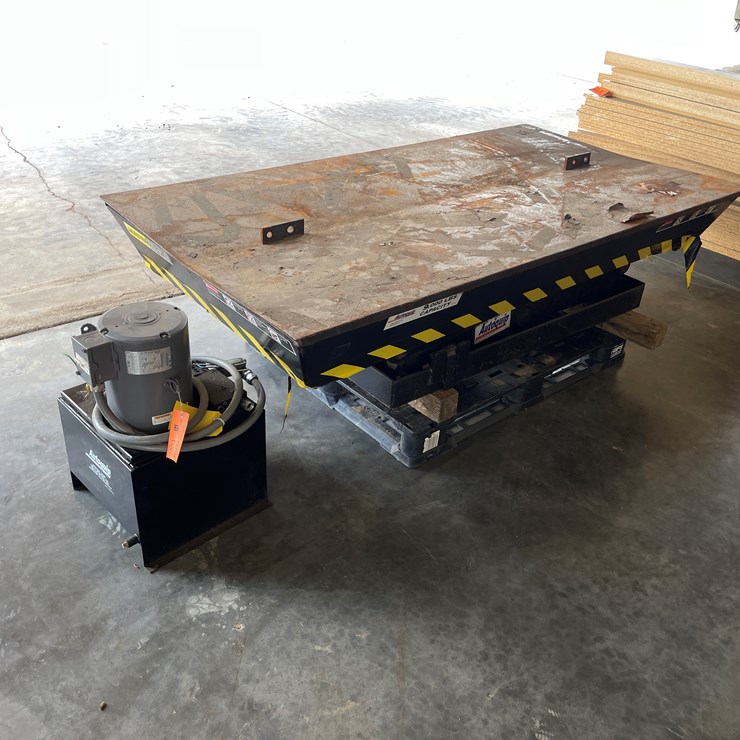 #2003 • Autoquip Scissor Lift Platform Lift with Pump