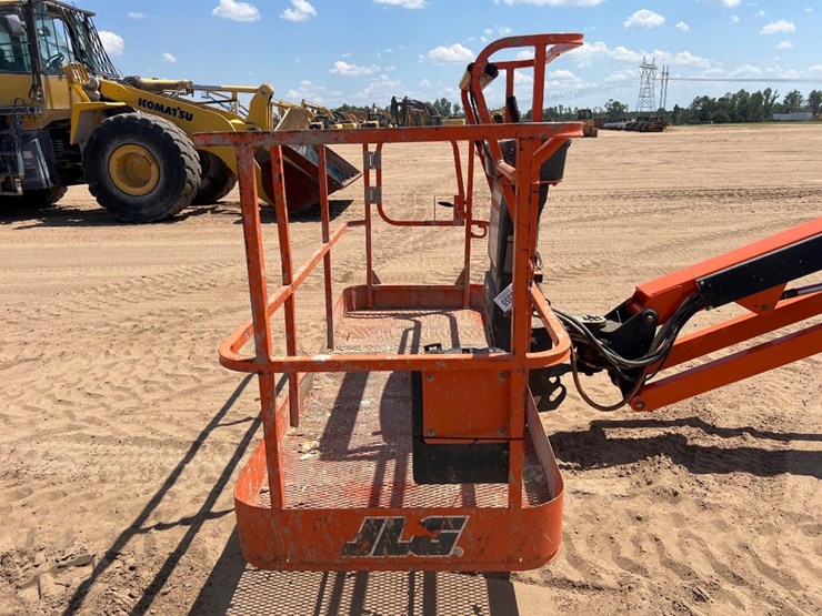 2006-jlg-660sj-image-25