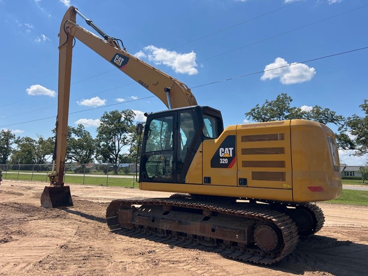 2018-caterpillar-320-image-2