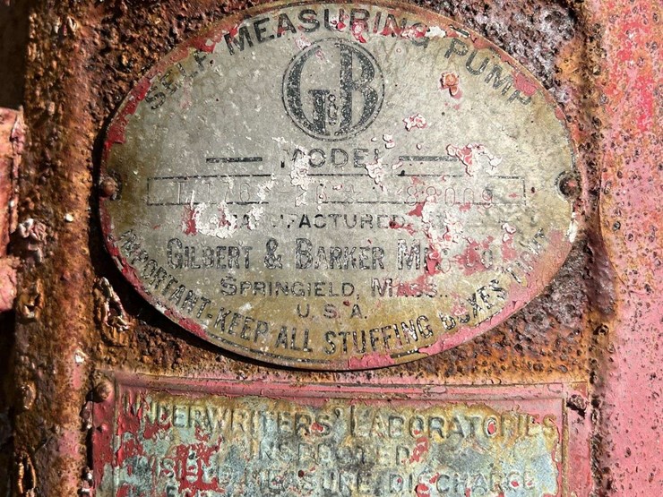 gilbert-&-barker-visible-gas-pump-image-3