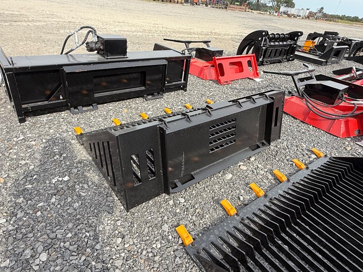 #2000-•-#26343-•-unused-giyi-66"-skid-steer-rock-bucket-cysd2507107-image-3