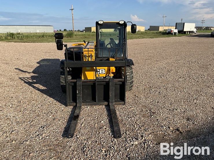 2017-jcb-525-60-image-2