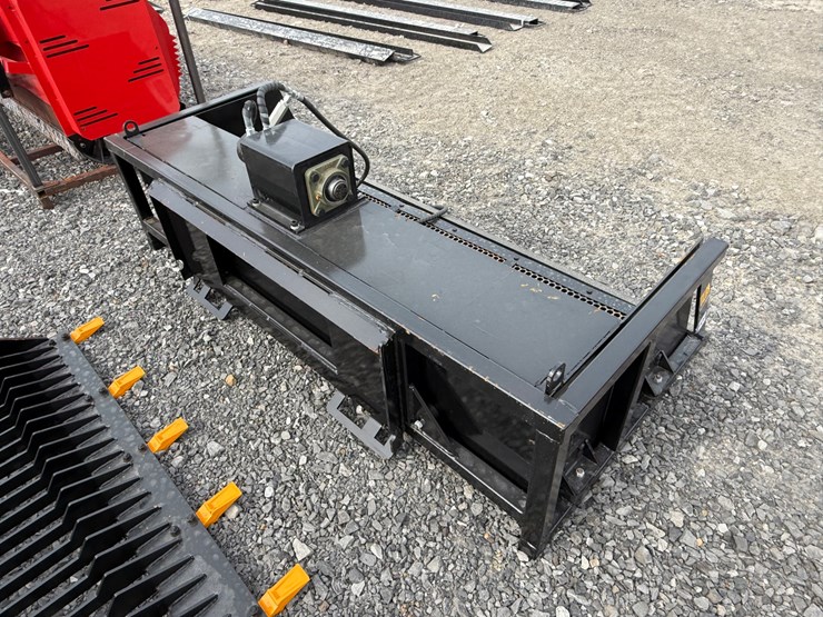 #2000-•-#26351-•-unused-giyi-59"-skid-steer-screening-bucket-dzdd2507130-image-4