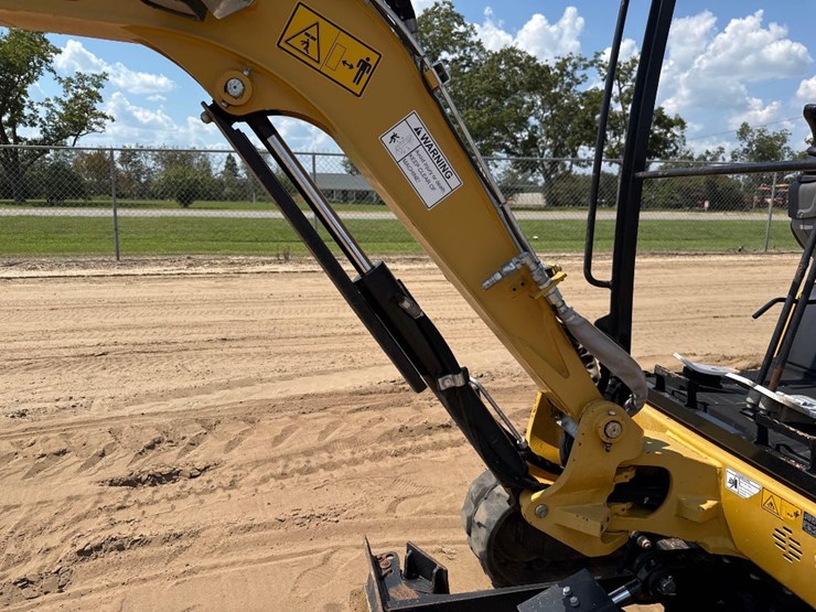 2018-caterpillar-301.7d-image-18