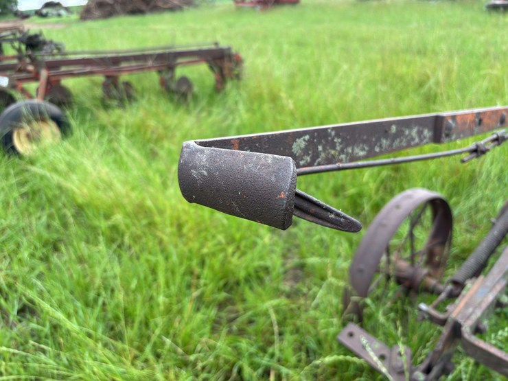2-bottom-14”-pull-type-plow-image-15