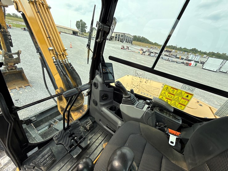 caterpillar-305-image-14