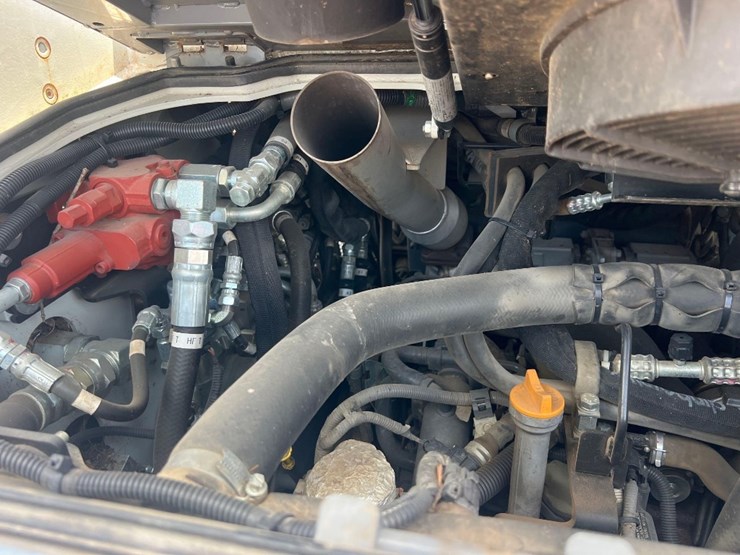 2021-takeuchi-tl8r2-image-15