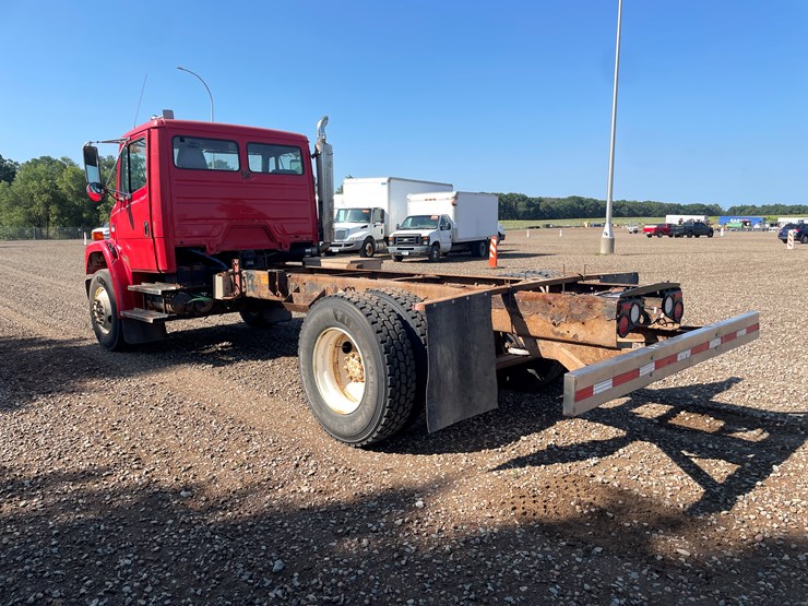 #2113-•-2003-freightliner-f170-cab-and-chassis-(has-mn-title)-image-3