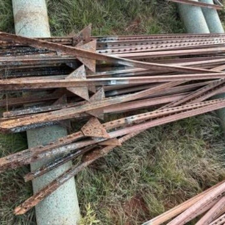 25 count- 6' T Posts