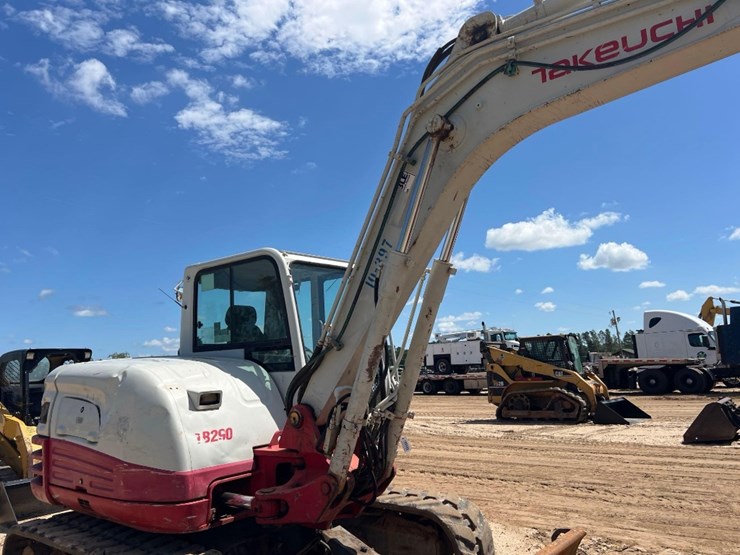 2018-takeuchi-tb290-image-24