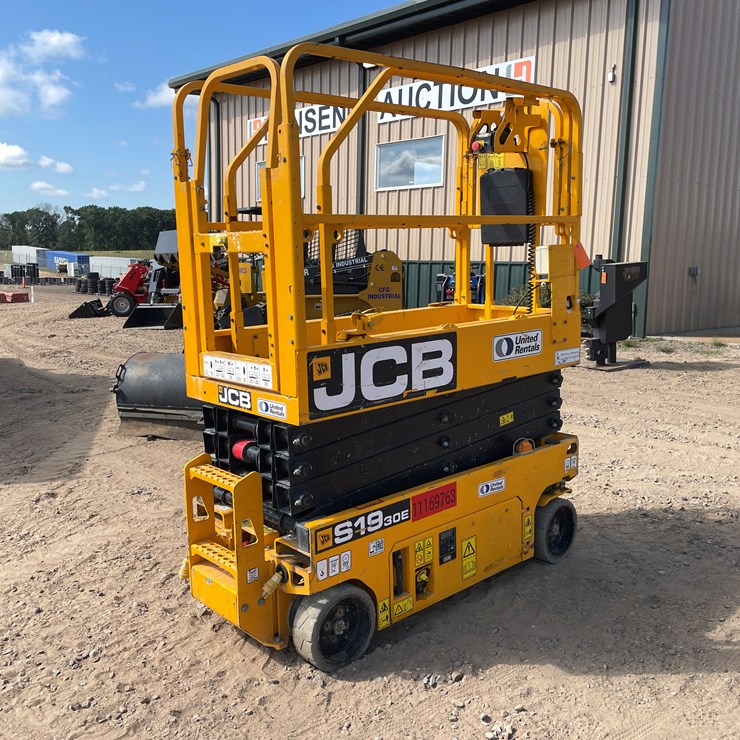 #2020 • 2021 JCB Scissor Lift