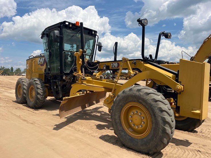 2020-caterpillar-120-image-6