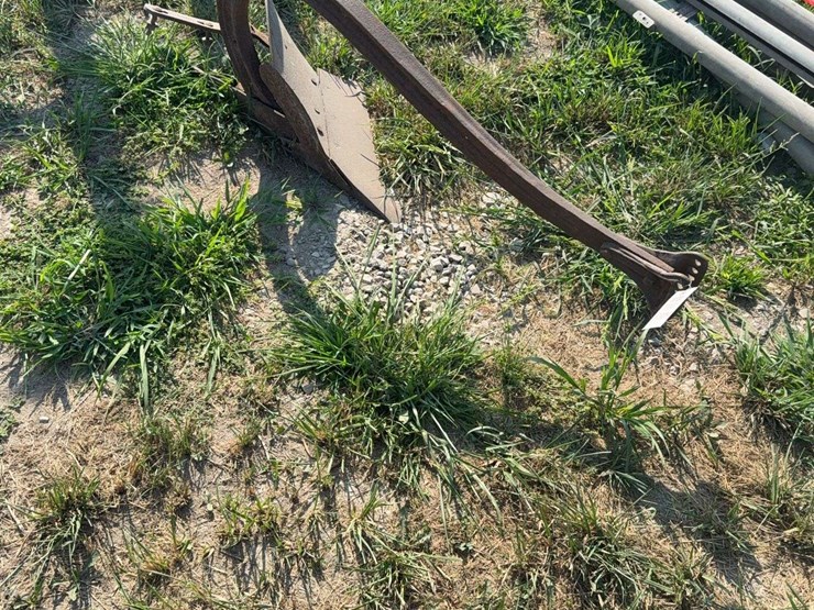single-bottom-plow-image-2